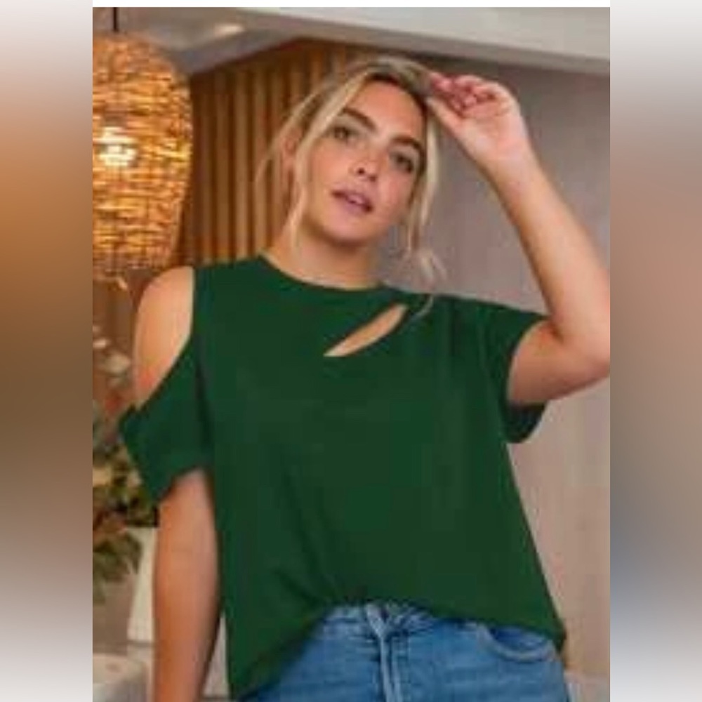 NWOT -  Cold Shoulder Front Cutout tee
